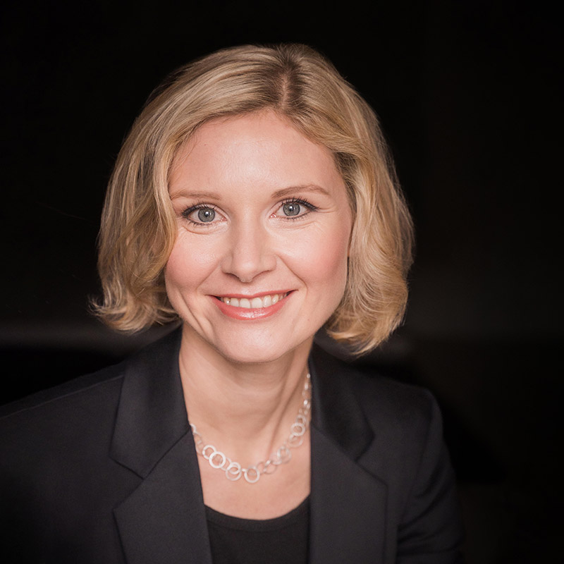 Dr. Julia Jonas